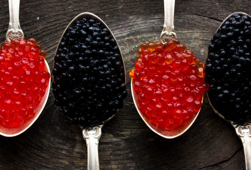 krasnaa-krupnyj-plan-ikra-boke-cetyre-lozki krasnaa-krupnyj-plan-ikra-boke-cetyre-lozki